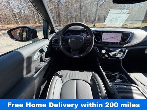 New 2026 Chrysler Pacifica Limited image 13