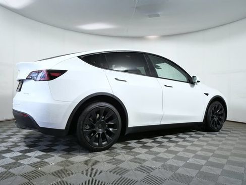 Used 2023 Tesla Model Y Long Range AWD/4WD image 6
