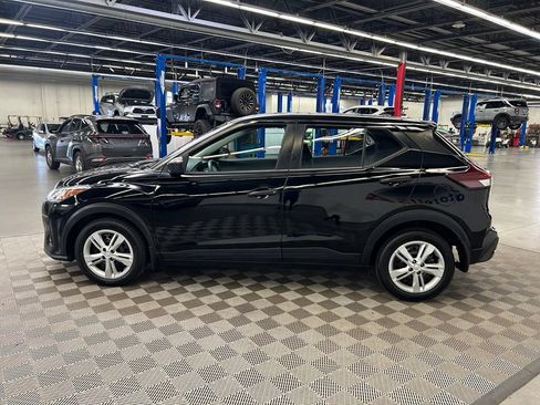 Used 2021 Nissan Kicks S FWD image 8