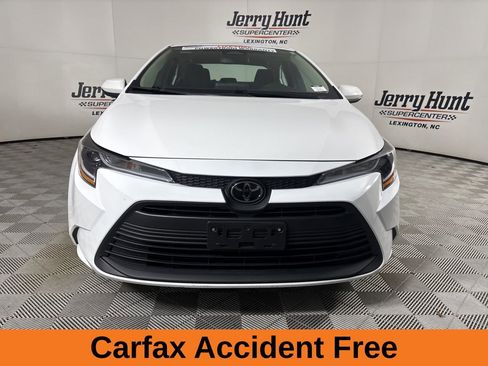 Used 2024 Toyota Corolla LE image 3
