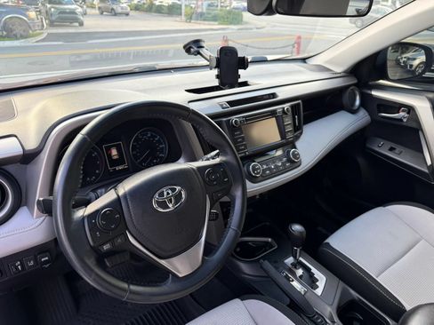 Used 2018 Toyota RAV4 XLE FWD image 12