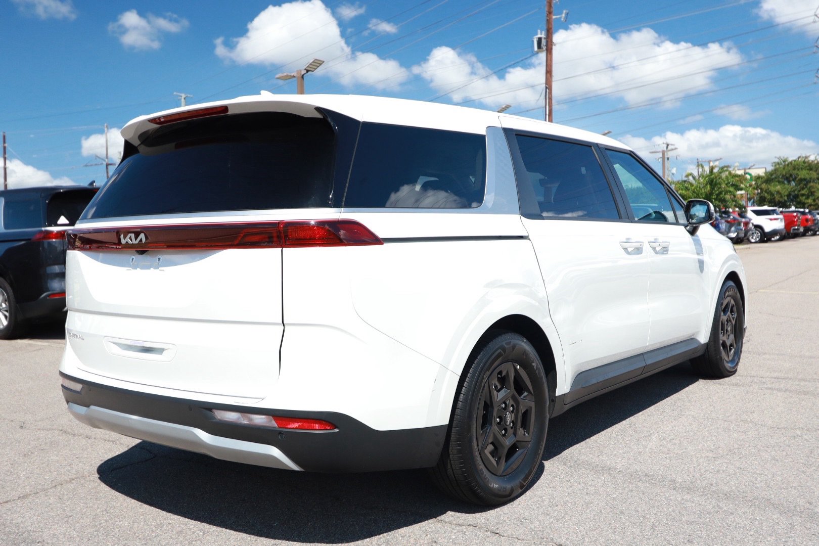 Used 2024 Kia Carnival LX FWD image 5