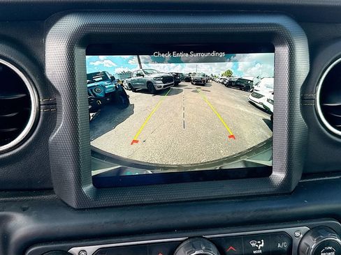 Used 2023 Jeep Wrangler Unlimited Sahara AWD/4WD image 15