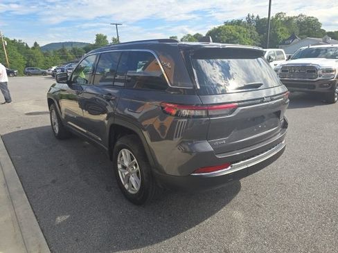 Used 2023 Jeep Grand Cherokee Laredo X AWD/4WD image 4