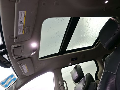 Used 2022 Chrysler Pacifica Limited FWD image 21