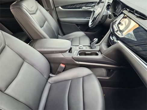 Used 2023 Cadillac XT6 Premium Luxury w/ Technology Package image 14