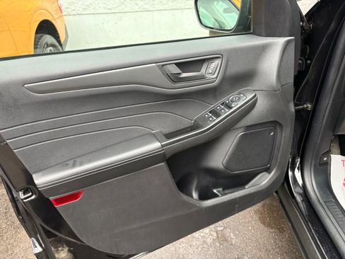 Used 2025 Ford Escape Active AWD/4WD image 11