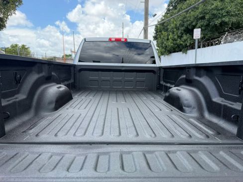 Used 2022 RAM 2500 Tradesman w/ Chrome Appearance Group AWD/4WD image 17