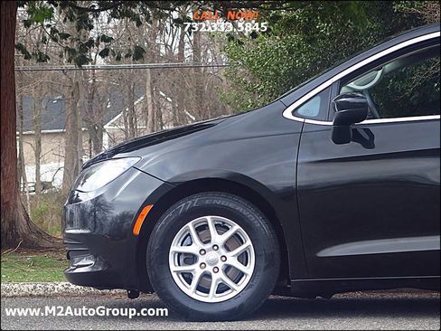 Used 2017 Chrysler Pacifica Touring image 21