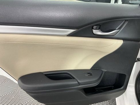 Used 2017 Honda Civic Touring image 9