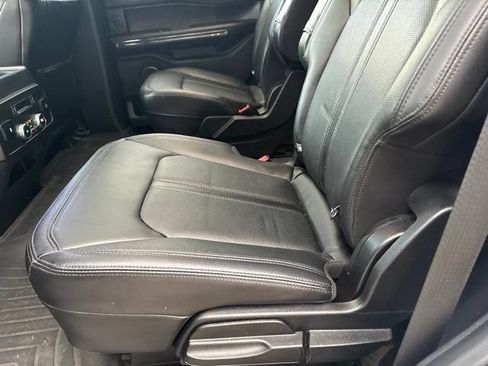 Used 2019 Ford Expedition Limited w/ Equipment Group 301A AWD/4WD image 11