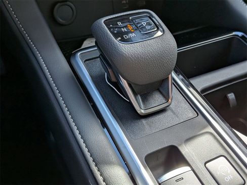 New 2025 Nissan Pathfinder SV image 16