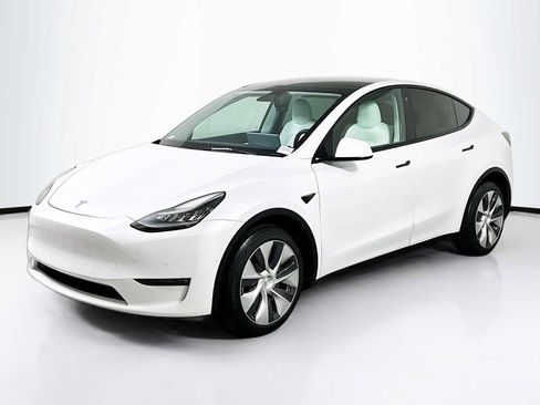 Used 2021 Tesla Model Y Long Range image 1