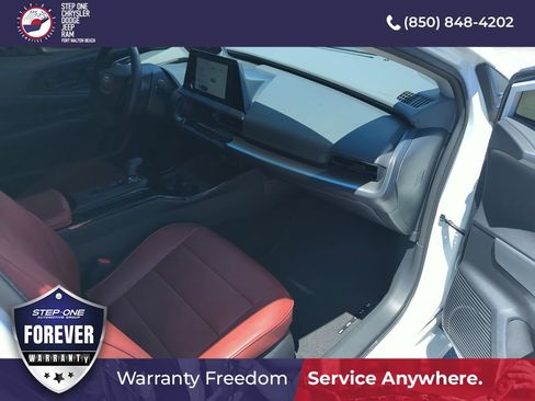 Used 2025 Toyota Prius LE FWD image 32