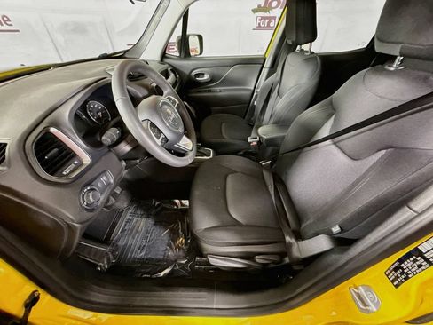 Used 2023 Jeep Renegade Latitude AWD/4WD image 24