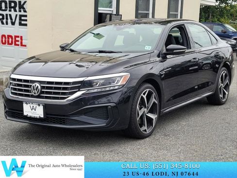 Used 2021 Volkswagen Passat 2.0T R-Line image 3