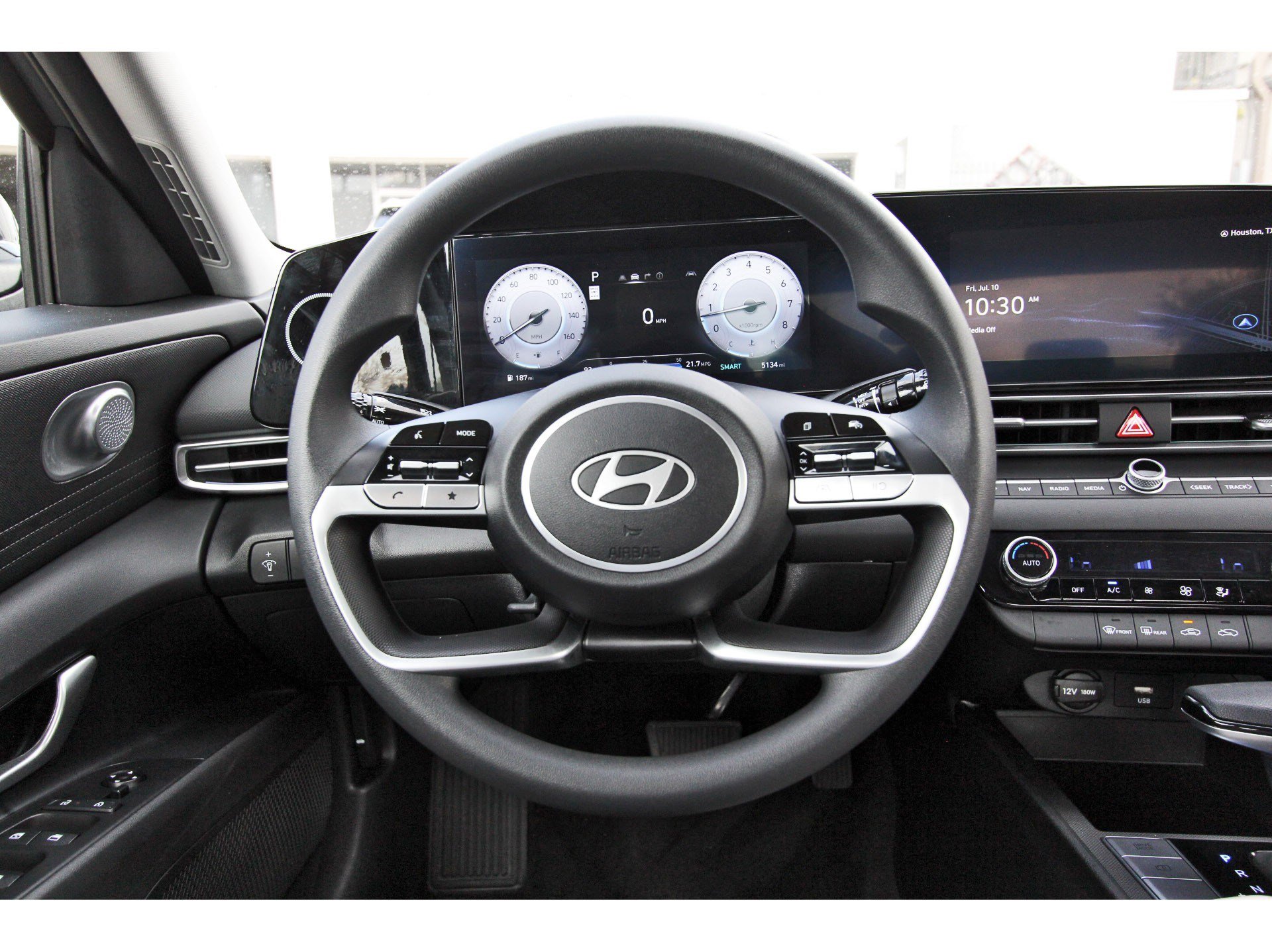 Used 2024 Hyundai Elantra SEL FWD image 15