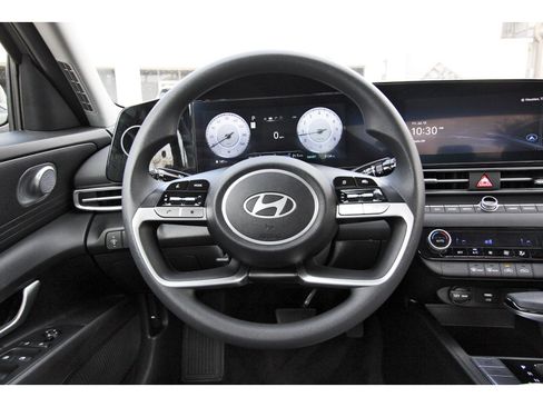 Used 2024 Hyundai Elantra SEL FWD image 15