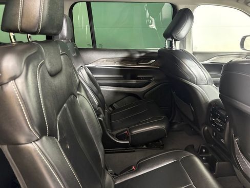 Used 2023 Jeep Grand Cherokee L Limited w/ Black Appearance Package AWD/4WD image 17