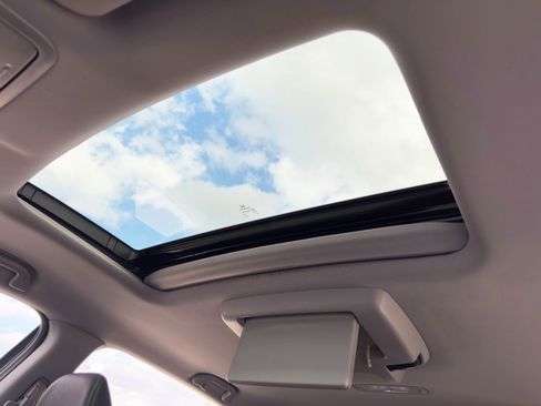 Used 2021 Honda Pilot Touring image 11