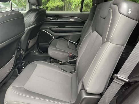 Used 2023 Jeep Grand Cherokee L Laredo AWD/4WD image 11