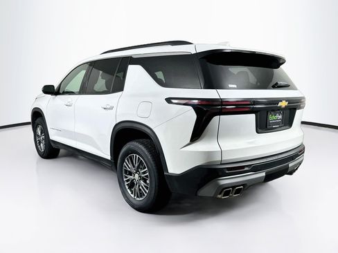 Used 2025 Chevrolet Traverse LT FWD image 5