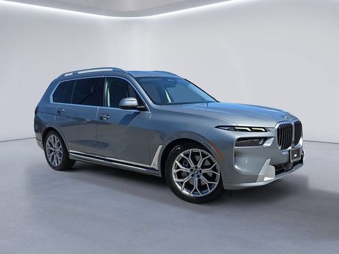 Used 2025 BMW X7 xDrive40i w/ Premium Package AWD/4WD image 2