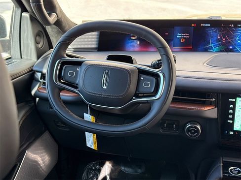 New 2025 Lincoln Navigator Black Label image 25