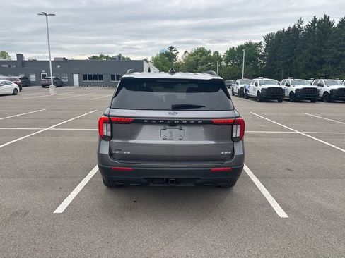 Used 2025 Ford Explorer Active AWD/4WD image 4