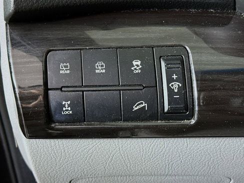 Used 2011 Kia Sorento LX image 10