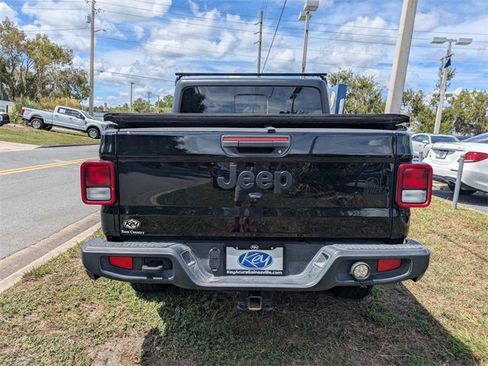 Used 2023 Jeep Gladiator Willys image 5