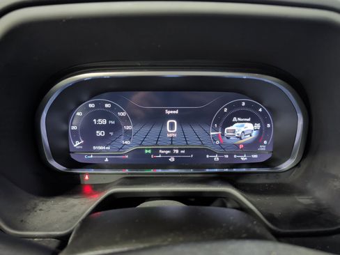 Used 2023 GMC Yukon XL SLT w/ SLT Premium Package image 10