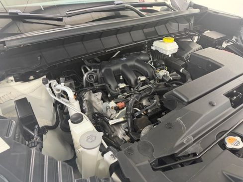 Used 2023 Nissan Pathfinder SV w/ Black Appearance Package AWD/4WD image 6