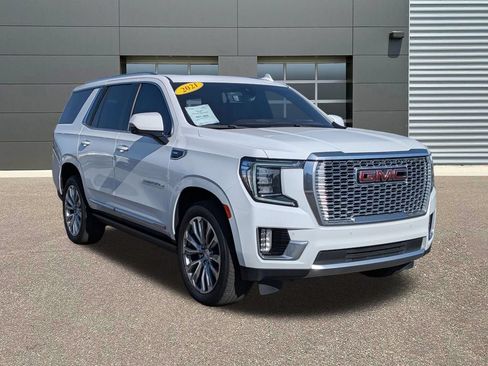 Used 2021 GMC Yukon Denali w/ Denali Premium Package AWD/4WD image 3