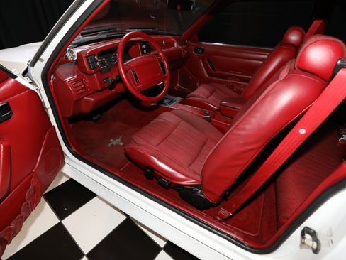 Used 1992 Ford Mustang GT RWD image 3