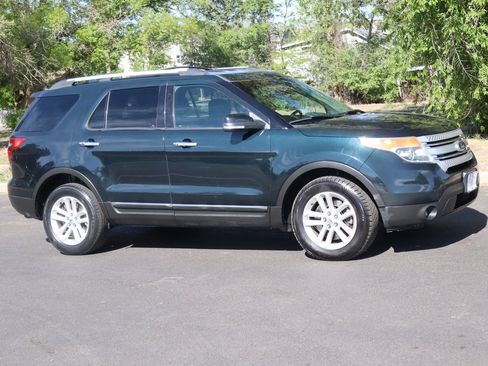 Used 2014 Ford Explorer XLT w/ Equipment Group 202A AWD/4WD image 2