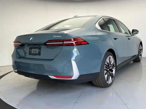 Used 2026 BMW 530i w/ Convenience Package RWD image 3