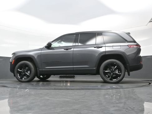 New 2025 Jeep Grand Cherokee Altitude AWD/4WD image 12