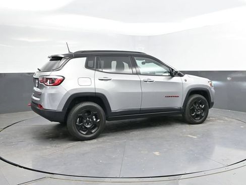 Used 2023 Jeep Compass Trailhawk AWD/4WD image 2
