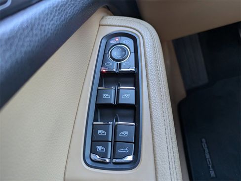 Used 2018 Porsche Macan image 22