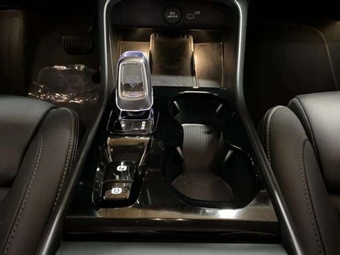 Used 2025 Volvo XC40 B5 Plus image 51