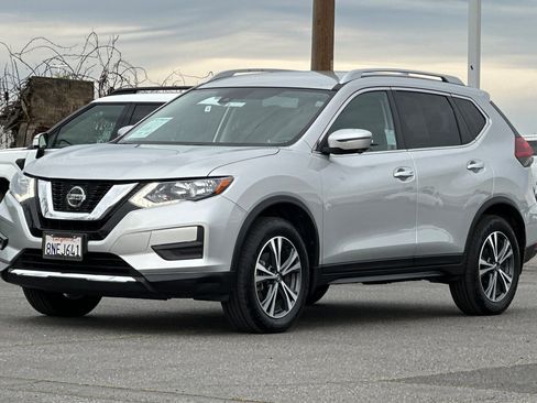 Certified 2019 Nissan Rogue SV w/ Premium Package image 8