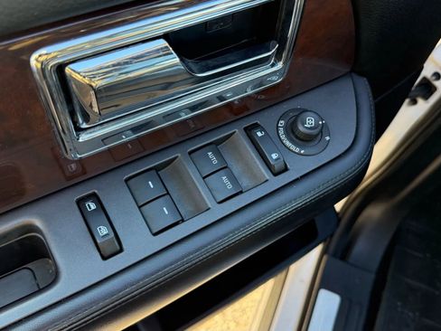 Used 2017 Lincoln Navigator Select image 12