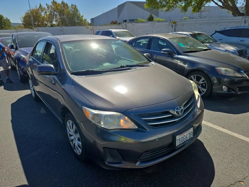 Used 2013 Toyota Corolla LE FWD image 1