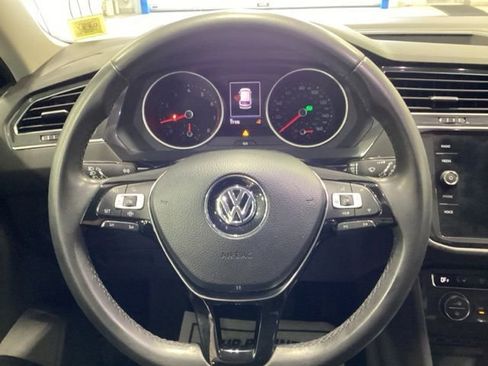 Used 2020 Volkswagen Tiguan SE w/ Panoramic Sunroof Package image 6