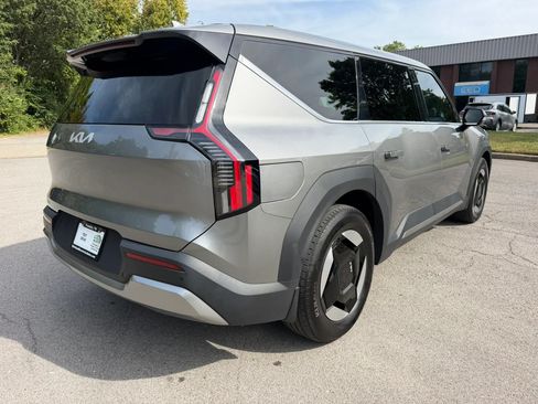 Used 2024 Kia EV9 Light Long Range RWD image 6