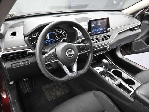 Used 2024 Nissan Altima 2.5 SV image 10