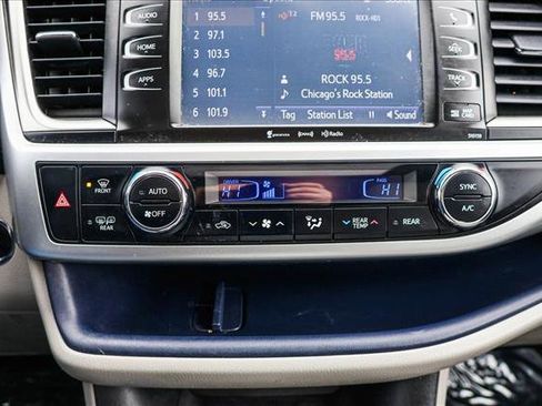 Used 2016 Toyota Highlander XLE image 19