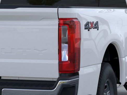 New 2026 Ford F250 XL w/ XL Chrome Package image 21