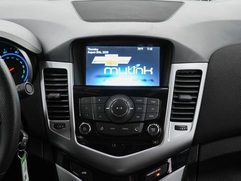 Used 2016 Chevrolet Cruze LT FWD image 15
